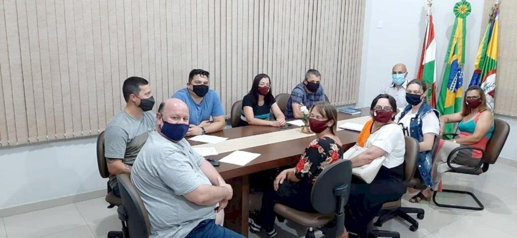 PODER PÚBLICO DISCUTE  COM O COMÉRCIO LOCAL A  VIABILIDADE DA REALIZAÇÃO DO NATAL DOS CANYONS