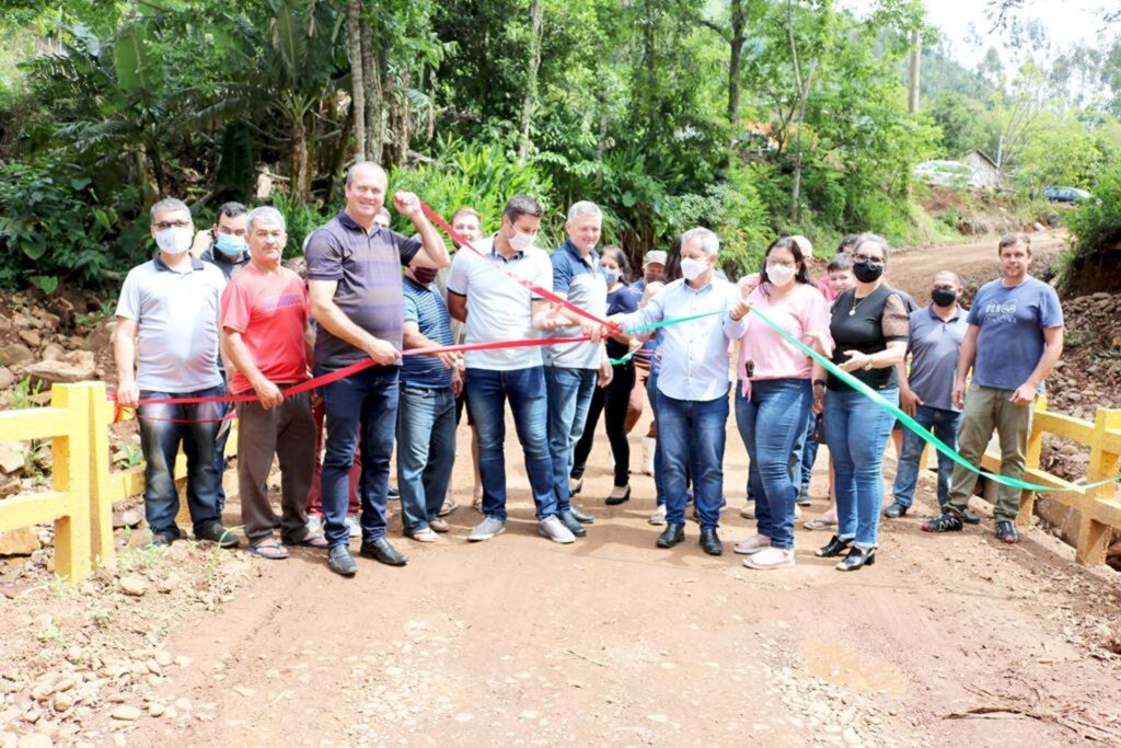 INAUGURADO O SISTEMA DE ABASTECIMENTO DE ÁGUA POTÁVEL EM ALTO RIO DE DENTRO