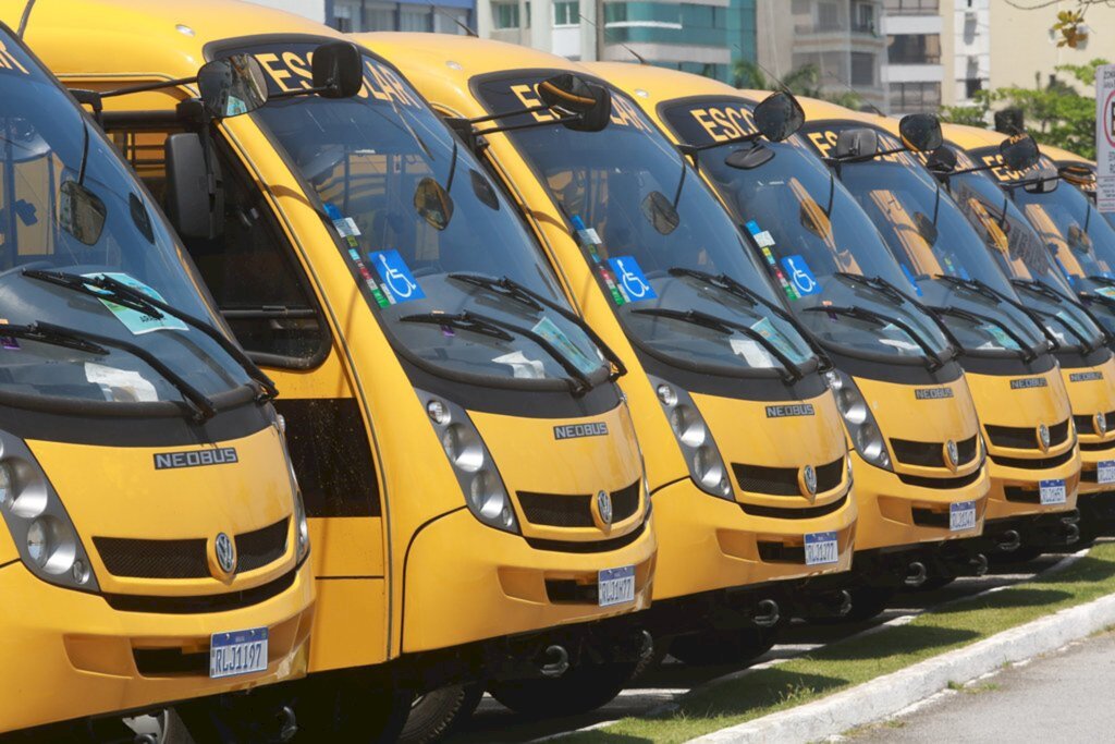 GOVERNO DO ESTADO ENTREGA MAIS 73 ÔNIBUS NOVOS PARA O TRANSPORTE ESCOLAR