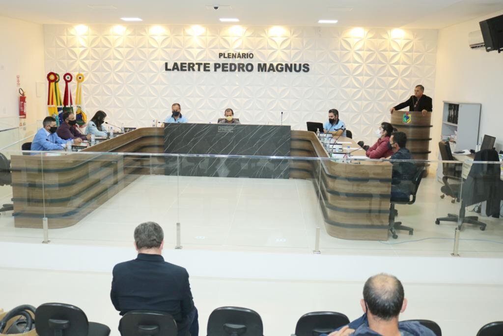 DATAS COMEMORATIVAS DAS CRIANÇAS E  PROFESSORES SÃO LEMBRADAS POR VEREADORES