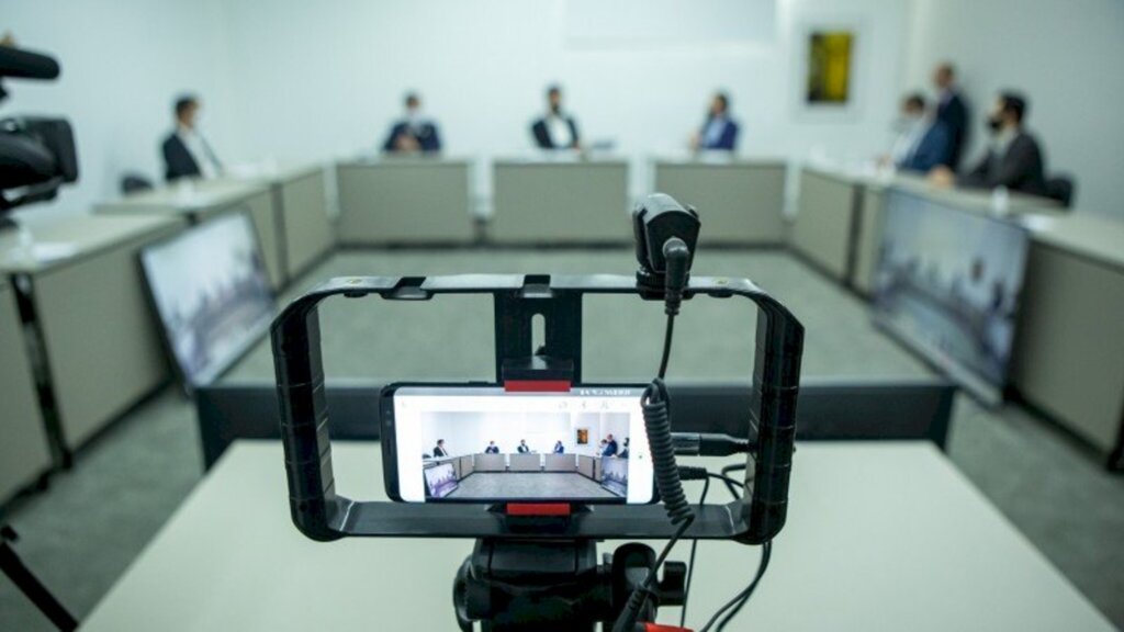 Gustavo Mansur/Palácio Piratini - Deputados estaduais e prefeitos participaram do anúncio transmitido a partir do Palácio Piratini