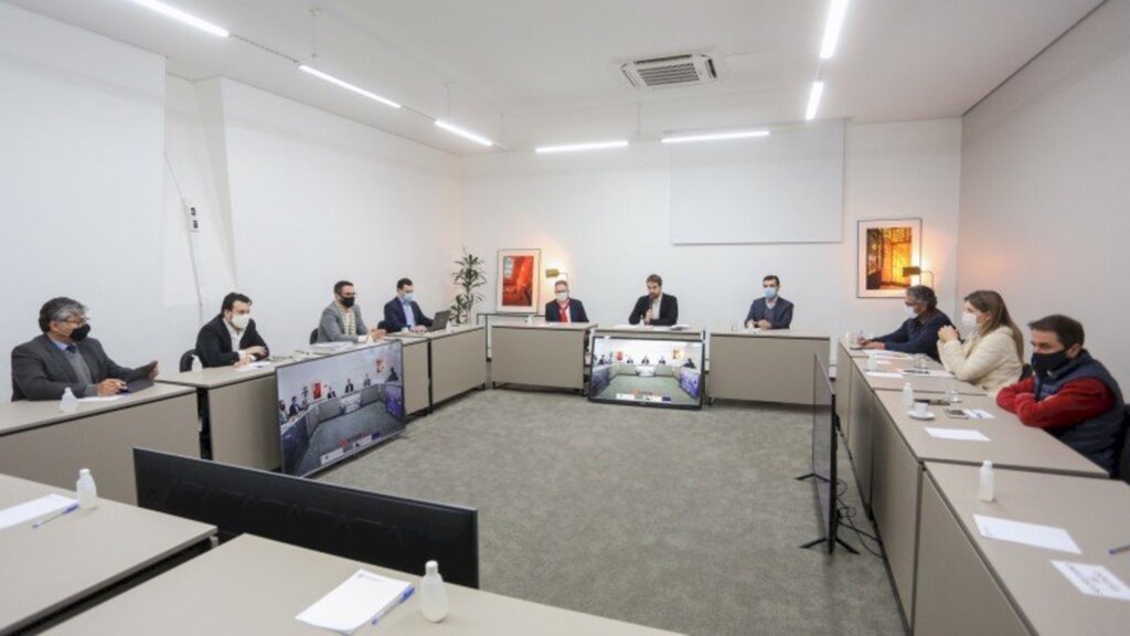 Felipe Dalla Valle / Palácio Piratini - Governador Leite, vice Ranolfo e secretários participaram de reunião com deputados da base aliada