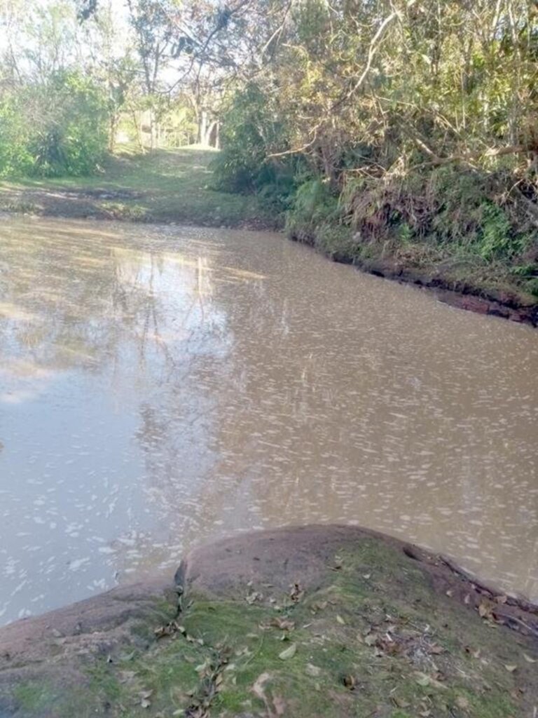 MORADORES PEDEM FISCALIZAÇÃO EM RIO DE PRAIA GRANDE