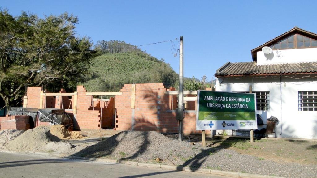 GOVERNO MUNICIPAL REALIZA OBRAS IMPORTANTES EM ROÇA DA ESTÂNCIA MAMPITUBA