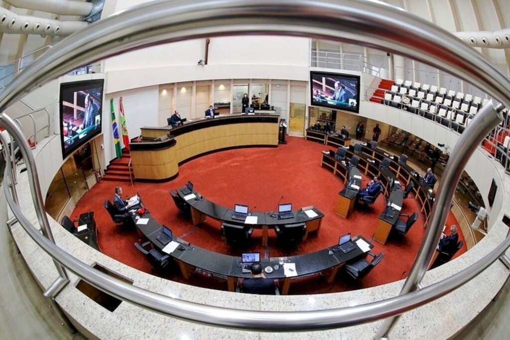 COM IMPEACHMENT NA MESA, BASE DE MOISÉS REAPARECE NA ALESC