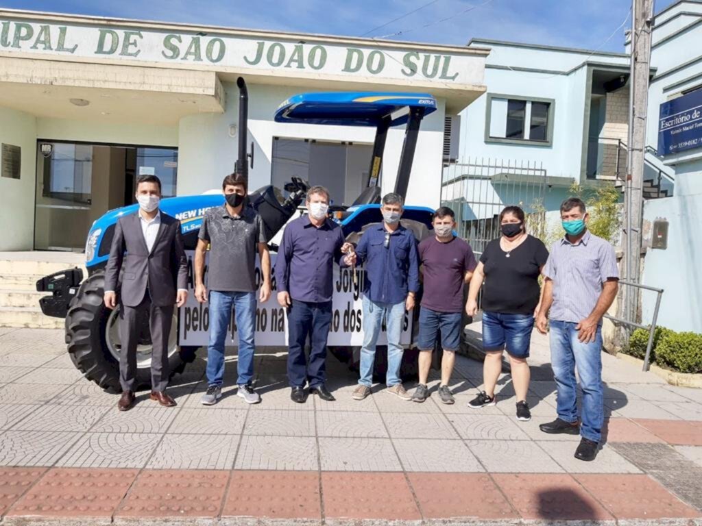NOVO TRATOR PARA A SECRETARIA MUNICIPAL DE AGRICULTURA DE SÃO JOÃO DO SUL