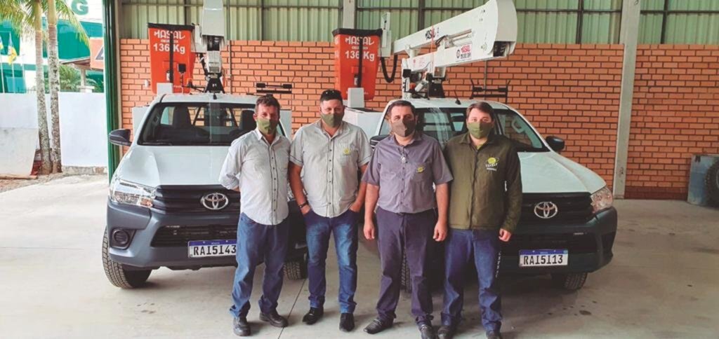 GERENTE DA CEPRAG PATRIQUE ENTREGA CAMIONETES PARA SÃO JOÃO DO SUL E PASSO DE TORRES