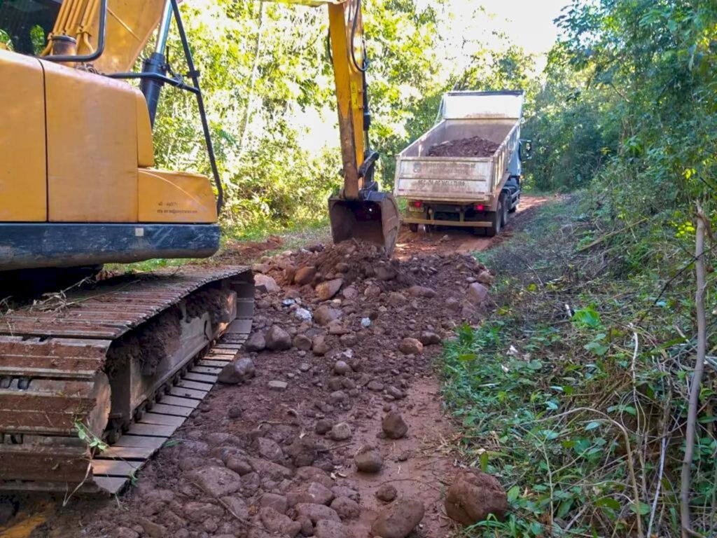 PREFEITURA DE MORRINHOS DO SUL REALIZA  OBRA DE ENSAIBRAMENTO NA ESTRADA DA MATRIZ NA COMUNIDADE DA PERDIDA