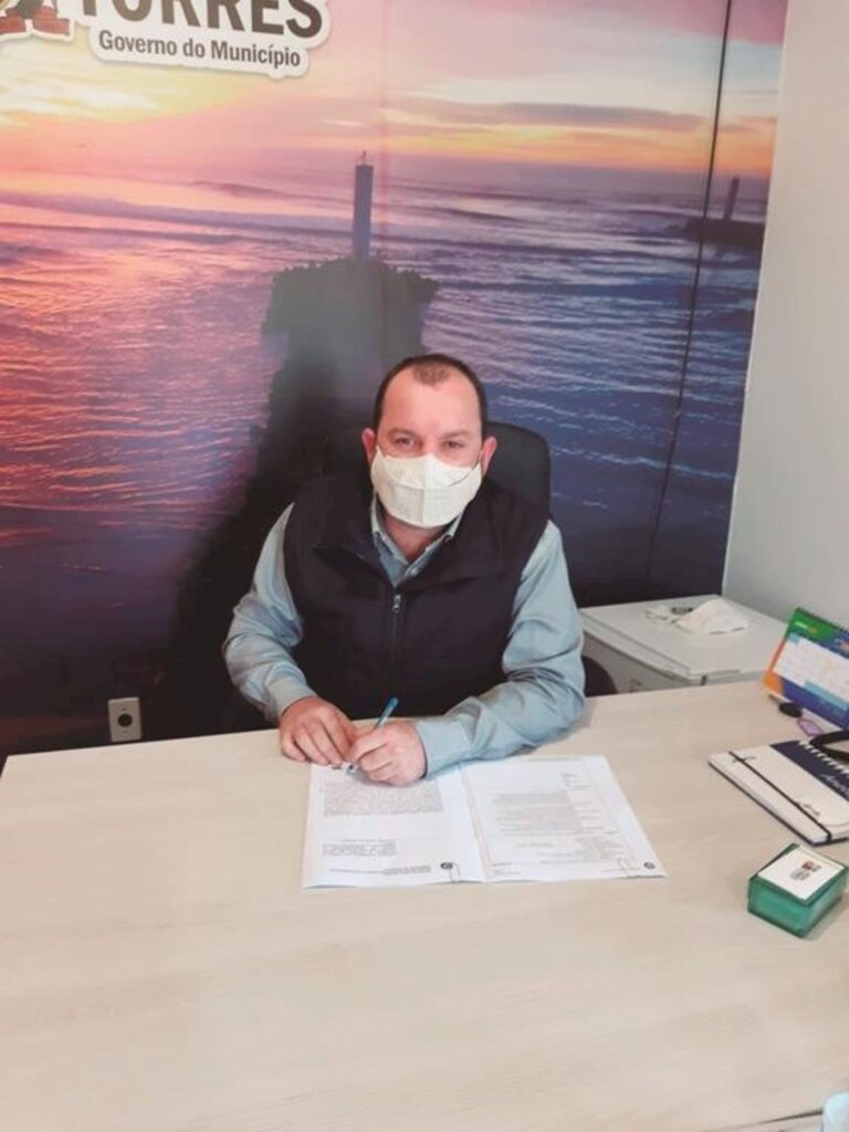 PREFEITO DE PASSO DE TORRES  JONAS ASSINA CONVÊNIO  PARA MELHORIAS NO BAIRRO ALTO FELIZ