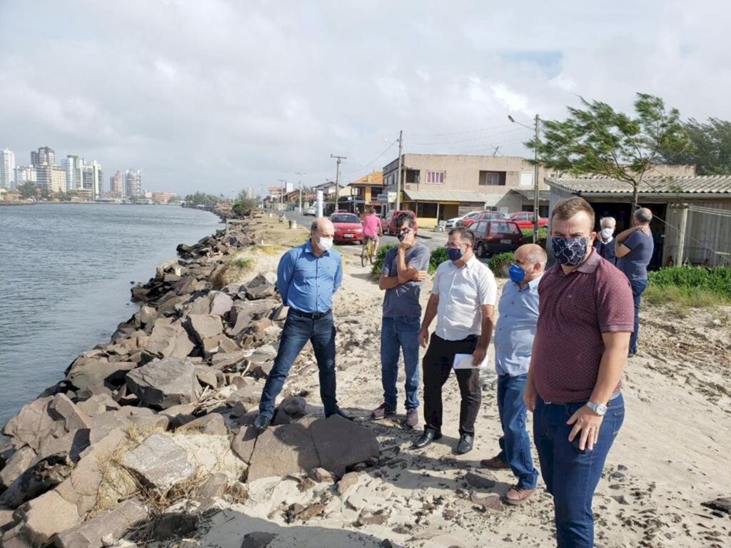 DEPUTADO ZÉ MILTON CONFIRMA R$ 400 MIL PARA DESASSOREAR A BARRA DO RIO MAMPITUBA EM PASSO DE TORRES