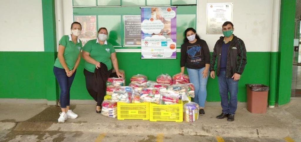 SUPERCOOPER DOA CESTAS BÁSICAS AO  GRUPO VOLUNTÁRIOS DO BEM