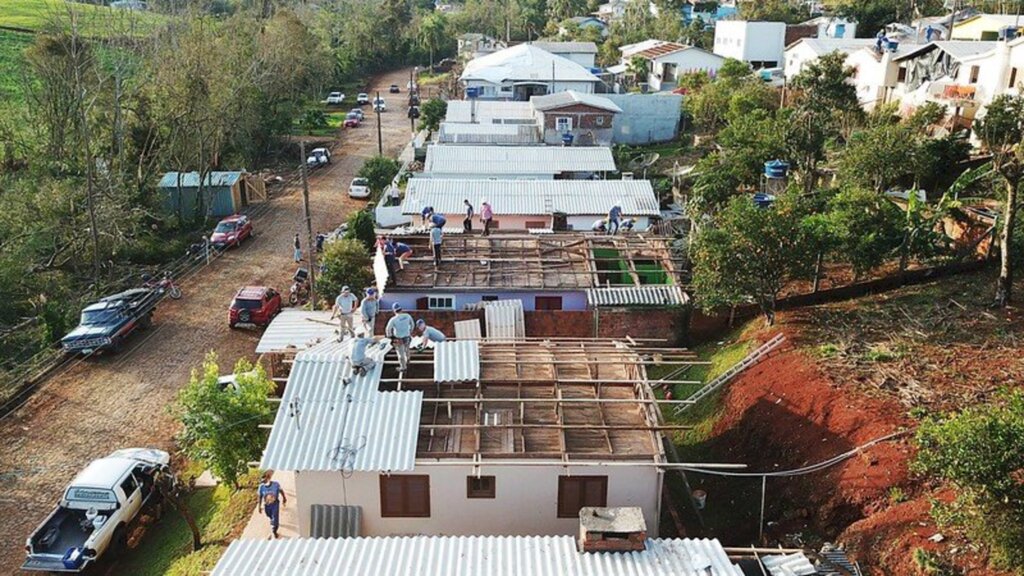 DEFESA CIVIL CONFIRMA QUE CIDADE DO EXTREMO OESTE CATARINENSE FOI ATINGIDA POR UM TORNADO