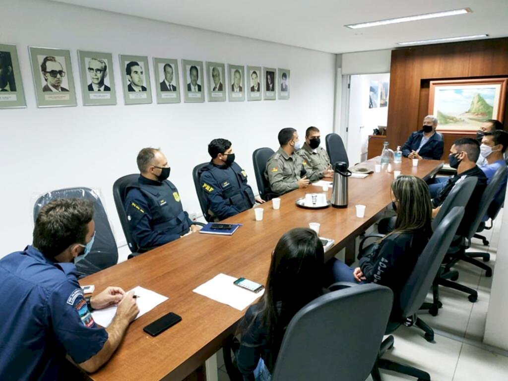 REUNIÃO DO GGI-M ENCAMINHA AÇÕES PARA  O COMBATE DO COVID-19 EM TORRES