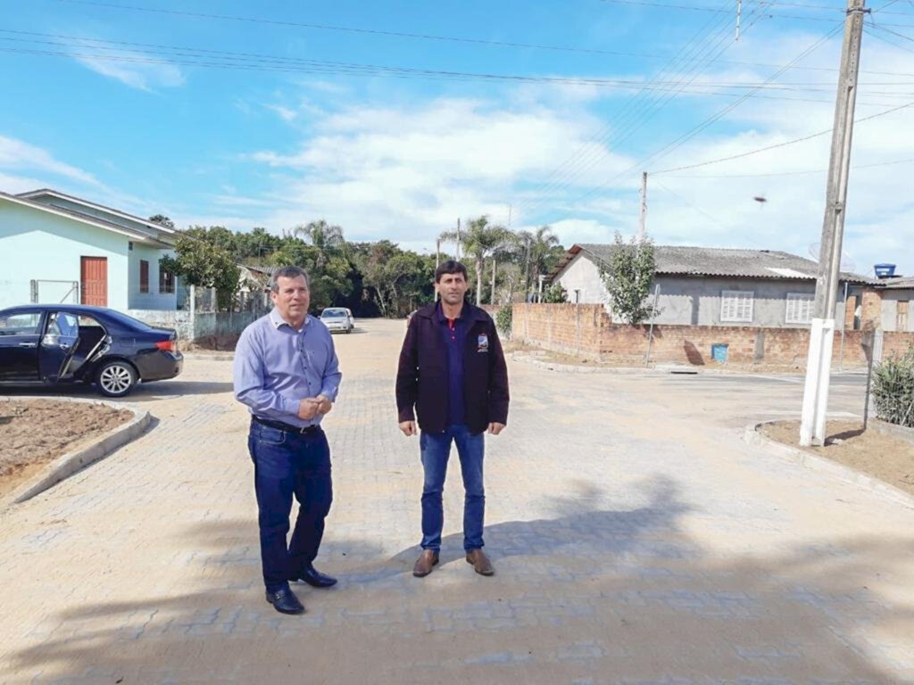 ADMINISTRAÇÃO MUNICIPAL DE SÃO JOÃO DO SUL ACOMPANHA  OBRAS EM ANDAMENTO