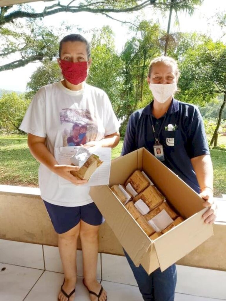EMATER/RS-ASCAR DISTRIBUI SEMENTES PARA CLUBES DE MÃES DE MAMPITUBA