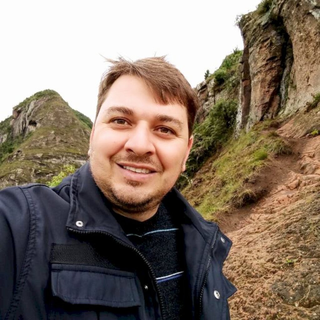 VEREADOR DE PRAIA GRANDE RODRIGO MARIANI FAZ DOAÇÃO DE SALÁRIO