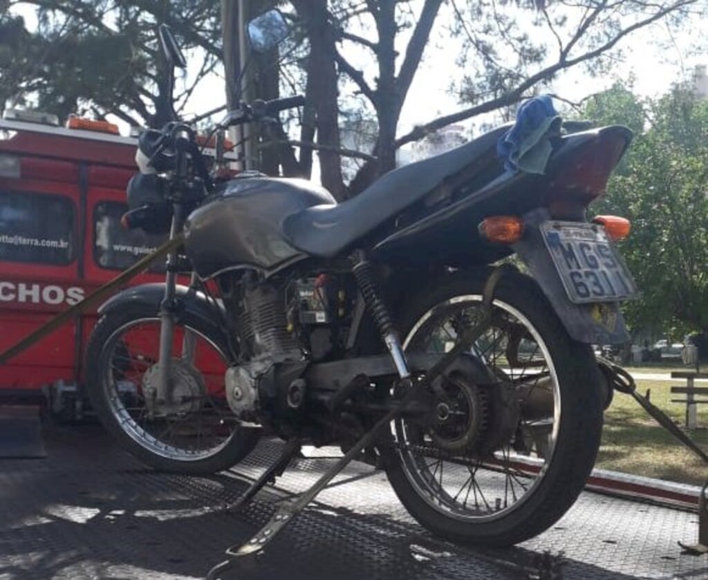 HOMENS SÃO PRESOS COM MOTO ROUBADA EM TORRES