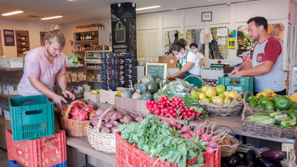 COOPERATIVAS DE CONSUMIDORES ASSUMEM  ABASTECIMENTO DE ORGÂNICOS NA REGIÃO