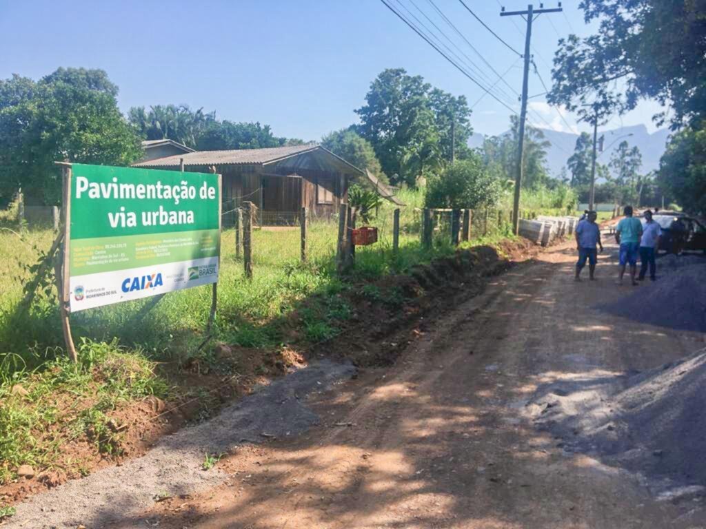 PREFEITURA DE  MORRINHOS DO SUL  INVESTE EM PAVIMENTAÇÃO DE RUAS DO CENTRO