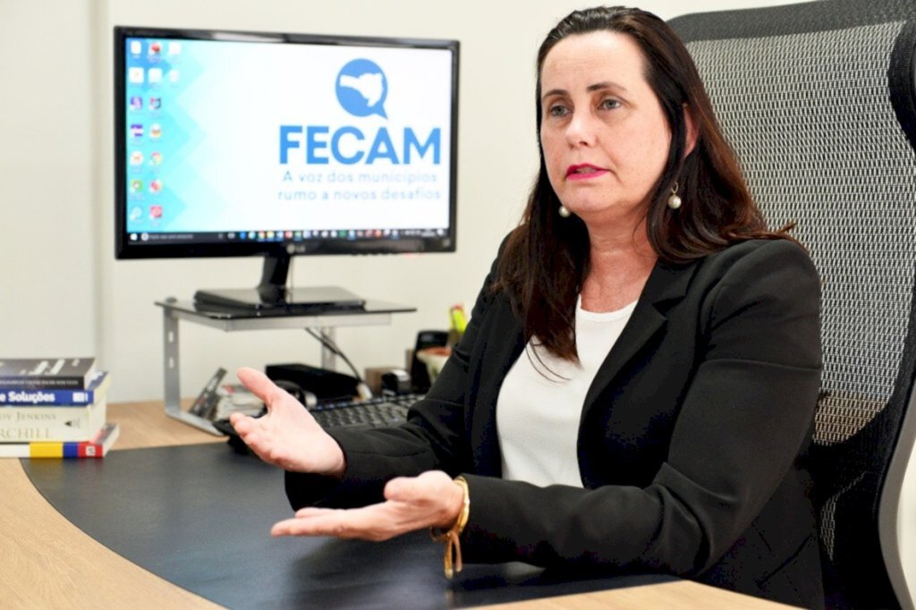 Diego Redel - Janice Merigo, coordenadora da área de assistência social da FECAM