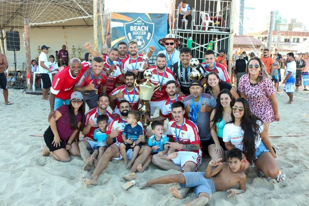 ADESCOM É O CAMPEÃO NO LIVRE MASCULINO  DO CAMPEONATO PRAIANO DE BEACH SOCCER DE TORRES