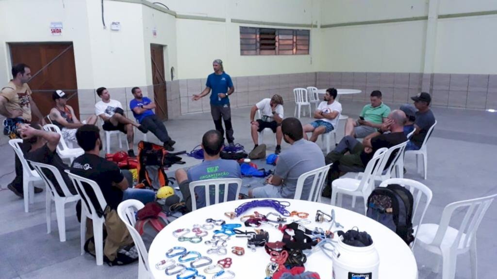 CANIONISTAS REALIZAM  OFICINA PARA TROCA  DE EXPERIÊNCIAS EM PRAIA GRANDE