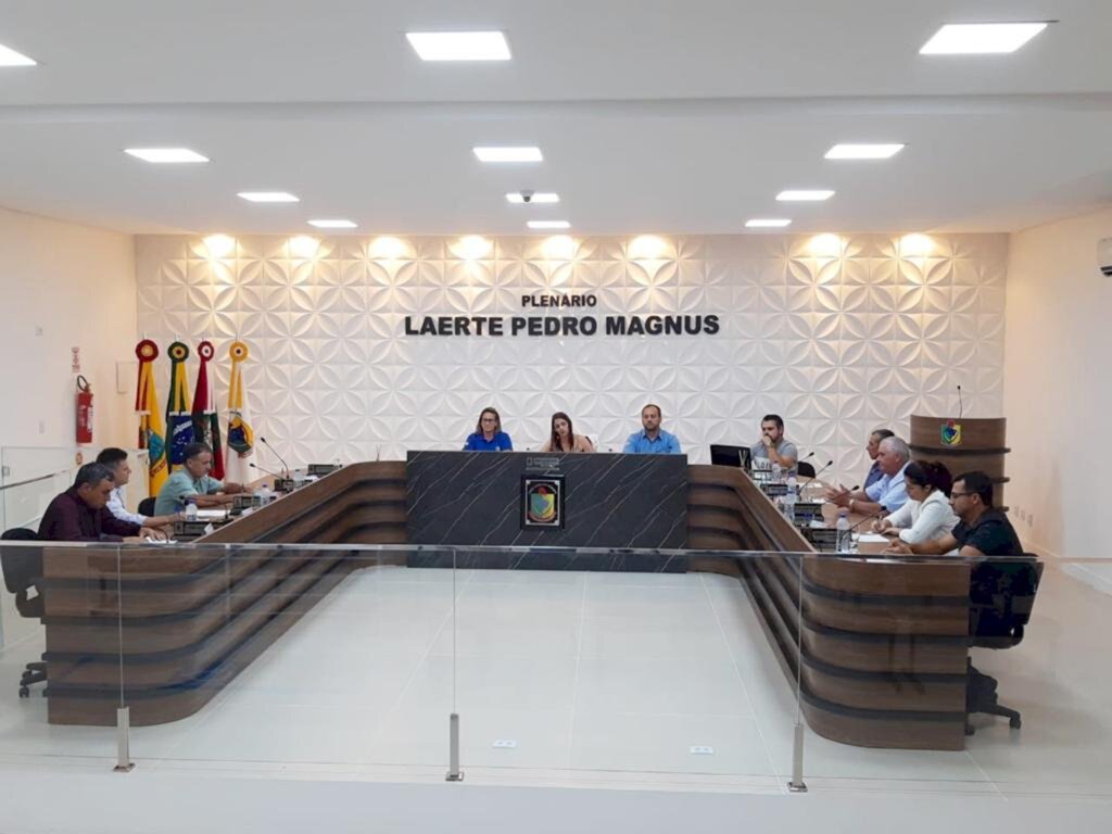 INDICAÇÕES SÃO APRESENTADAS NA SESSÃO  DA CÂMARA DE VEREADORES DE SÃO JOÃO DO SUL