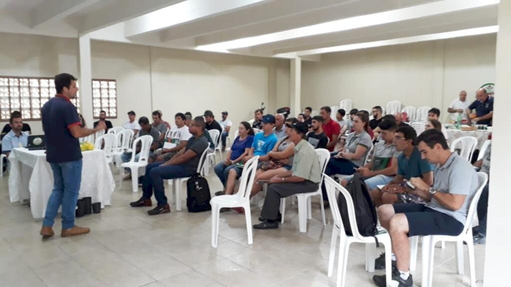 SECRETARIA DE AGRICULTURA DE PRAIA GRANDE PROMOVE CURSO DE PRODUÇÃO DE MUDAS DE MARACUJÁ