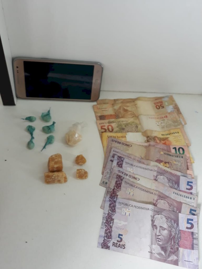 INDIVÍDUO É PRESO POR TRÁFICO DE ENTORPECENTE