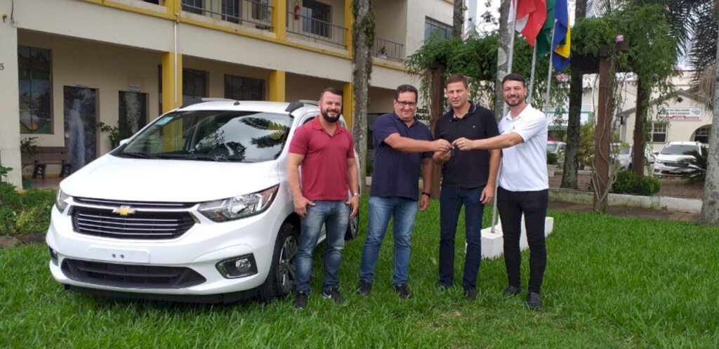 SECRETARIA DE SAÚDE DE JACINTO MACHADO RECEBE NOVO CARRO PARA O TRANSPORTE DE PACIENTES