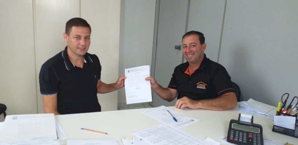 PREFEITO DE JACINTO MACHADO ENTREGA ORDEM DE SERVIÇO PARA INÍCIO DE MAIS DUAS PAVIMENTAÇÕES