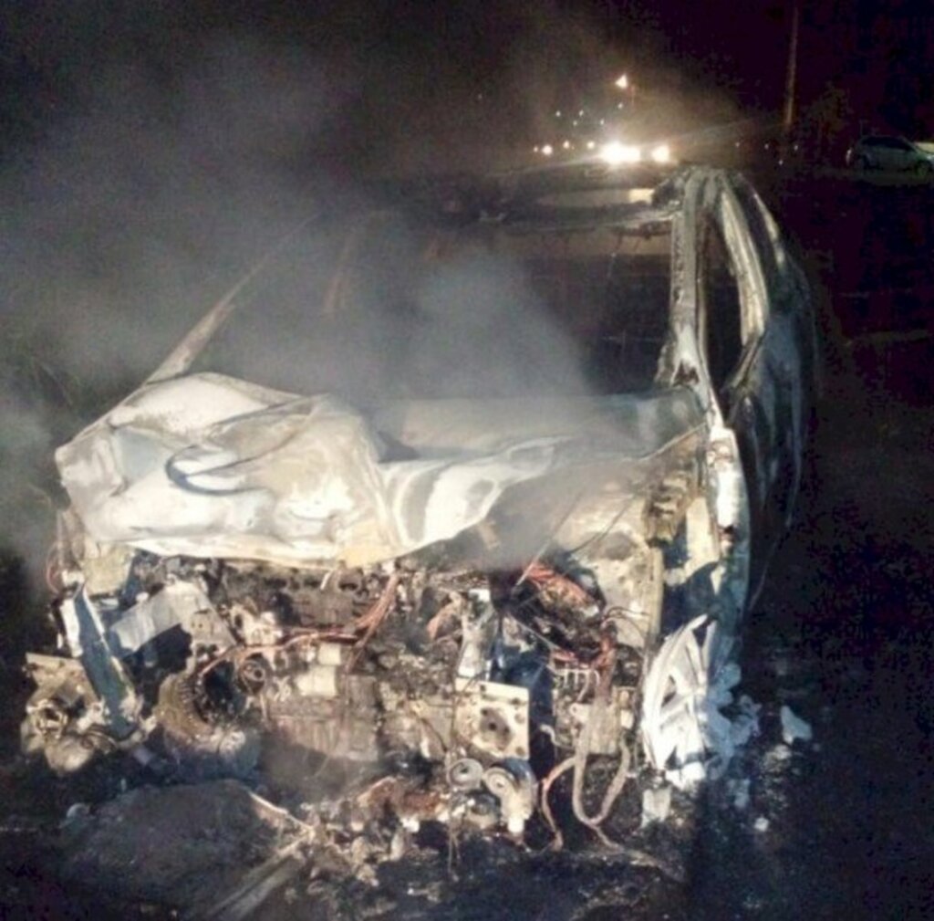 INCÊNDIO DESTRÓI VEÍCULO EM SÃO JOÃO DO SUL