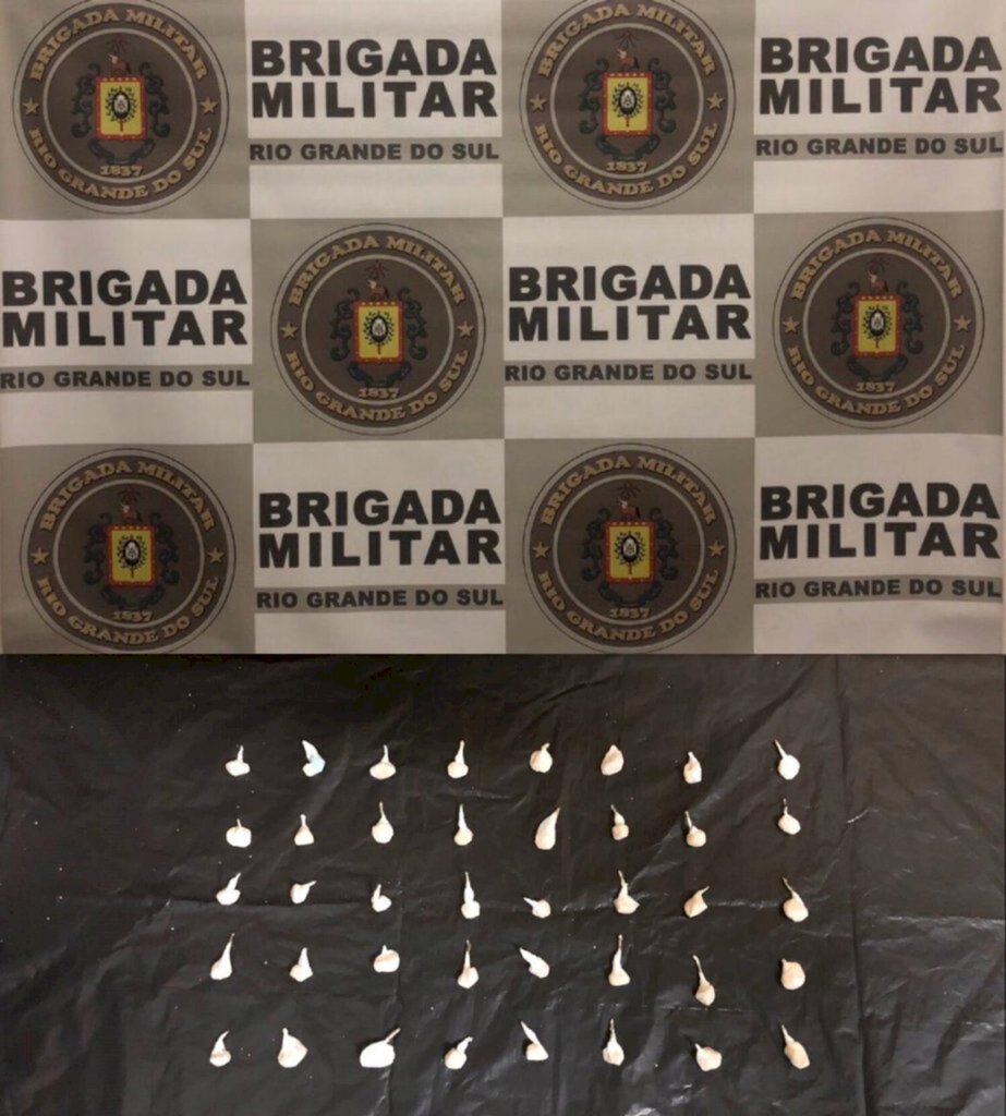 INDIVÍDUOS SÃO PRESOS VENDENDO DROGAS EM TORRES