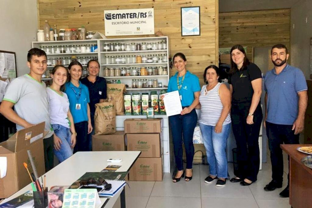 MAMPITUBA RECEBE  SEMENTES DE PROGRAMA DO BANRISUL