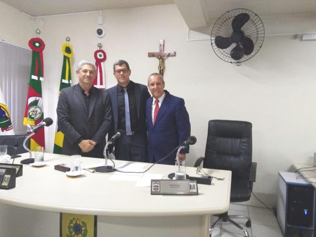 FÁBIO DA ROSA VOLTA A  ASSUMIR A PRESIDÊNCIA DA CÂMARA DE VEREADORES EM TORRES