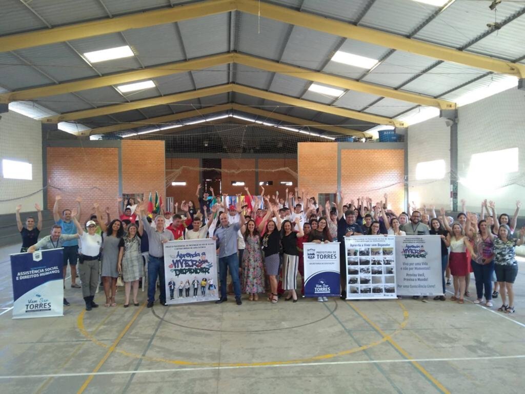 TORRES LANÇA PROJETO 'APRENDA A VIVER SEM DEPENDER'