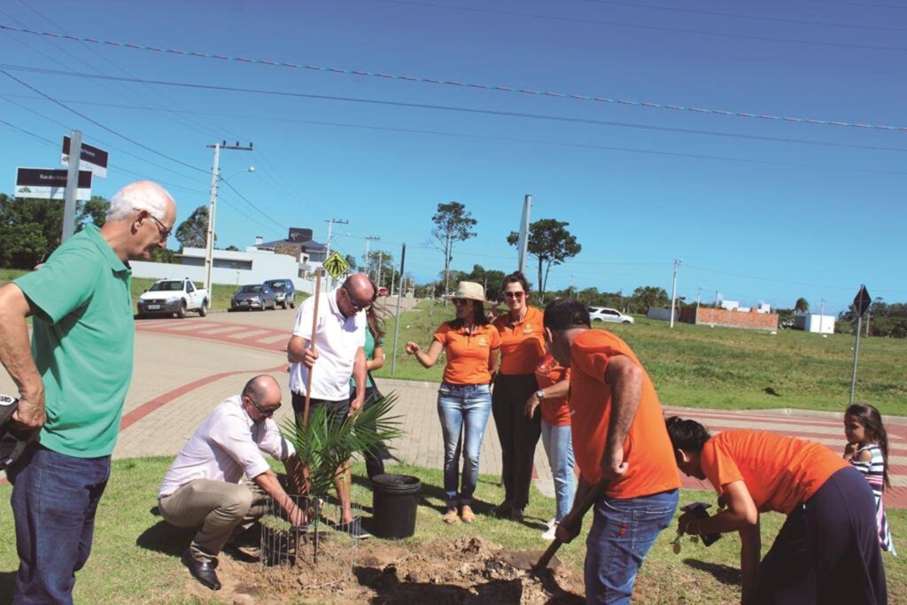 APAE DE PASSO DE TORRES LANÇA PEDRA FUNDAMENTAL PARA  CONSTRUÇÃO DA SUA SEDE PRÓPRIA