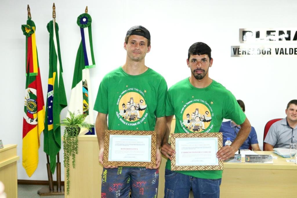 CÂMARA DE MORRINHOS DO SUL CONCEDE HOMENAGEM AOS ALUNOS DA APAE VENCEDORES DO FESTIVAL NACIONAL NOSSA ARTE