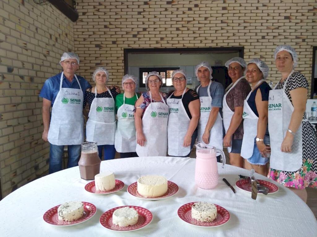 AGRICULTORES DE PRAIA GRANDE PARTICIPAM DE CURSO DE DERIVADOS DO LEITE