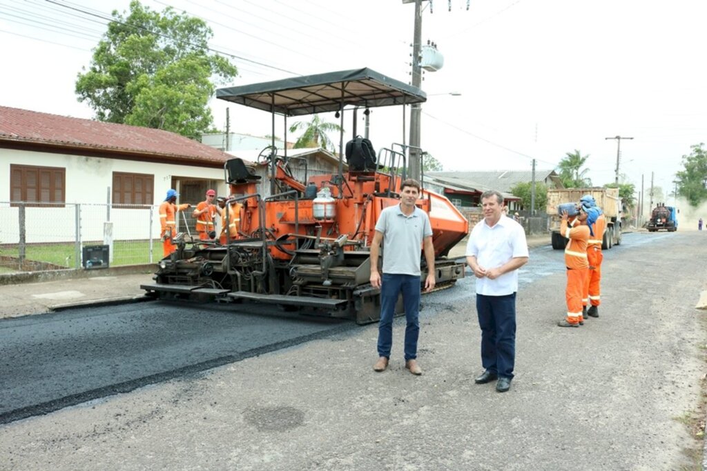 RUAS DO CENTRO DE SÃO JOÃO DO SUL RECEBEM RECAPEAMENTO ASFÁLTICO