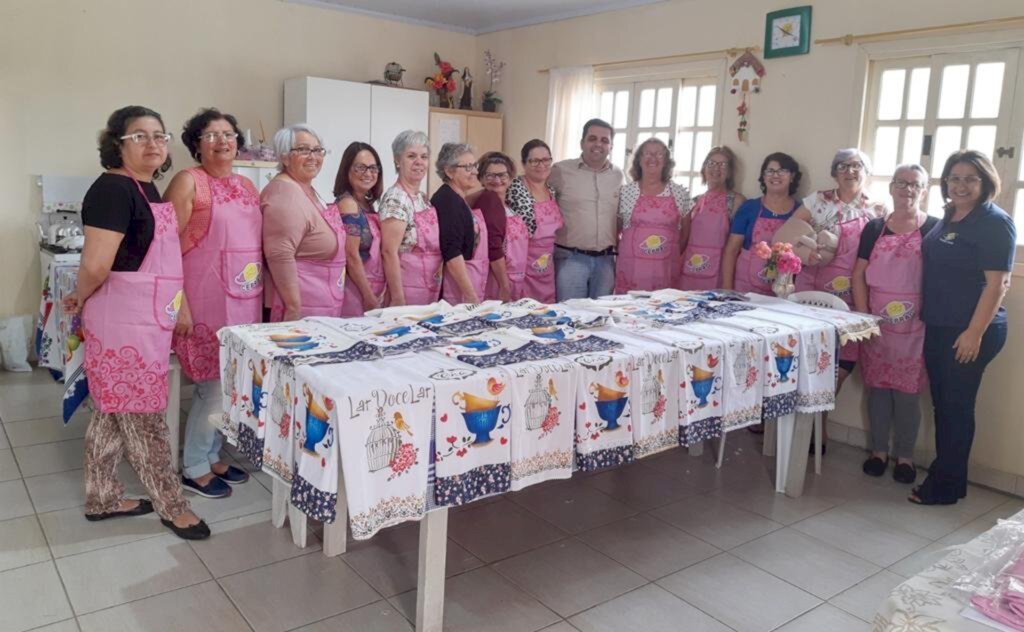 CURSOS DE ARTESANATO DO PROJETO PLANETA LUZ