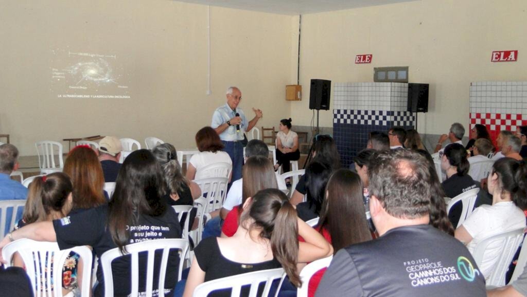 MUNICÍPIO DE MAMPITUBA RECEBE PALESTRA DO ESCRITOR  SEBASTIÃO PINHEIRO