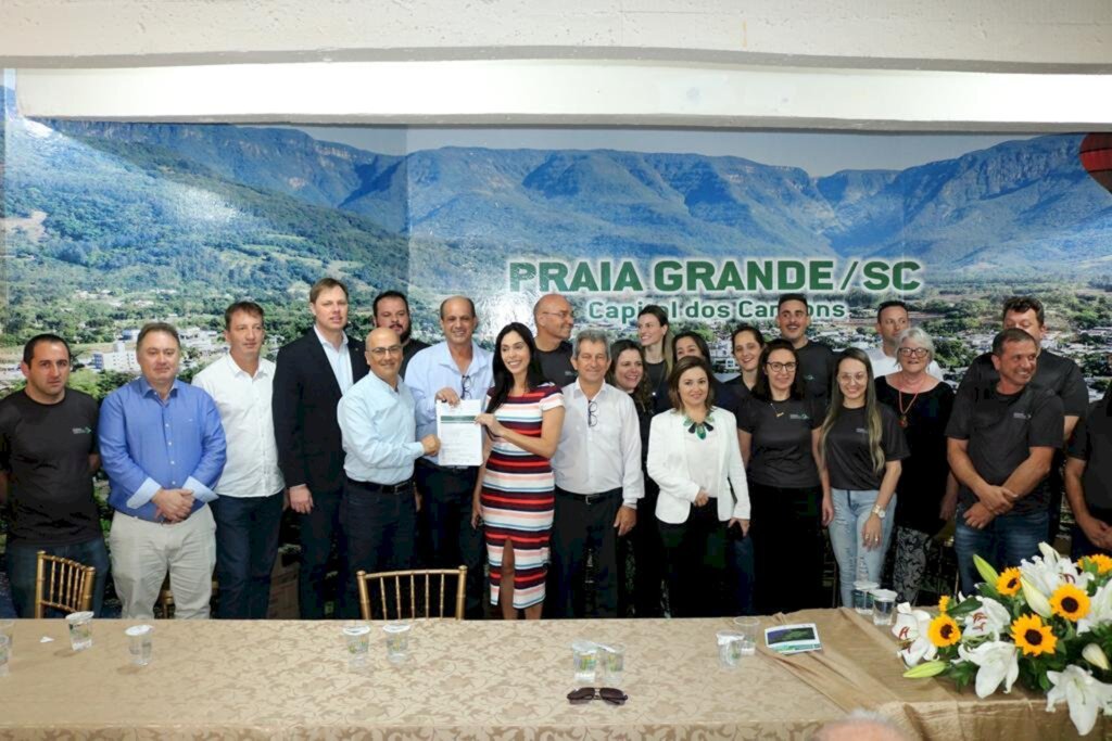 ASSINADO DOSSIÊ DE CANDIDATURA DO GEOPARQUE CÂNIONS DO SUL QUE SERÁ ENVIADO À UNESCO