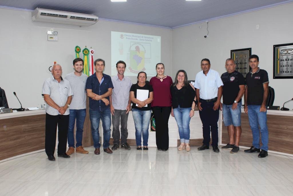 CONSELHEIRA TUTELAR FAZ EXPLANAÇÃO NA  CÂMARA DE VEREADORES DE PRAIA GRANDE