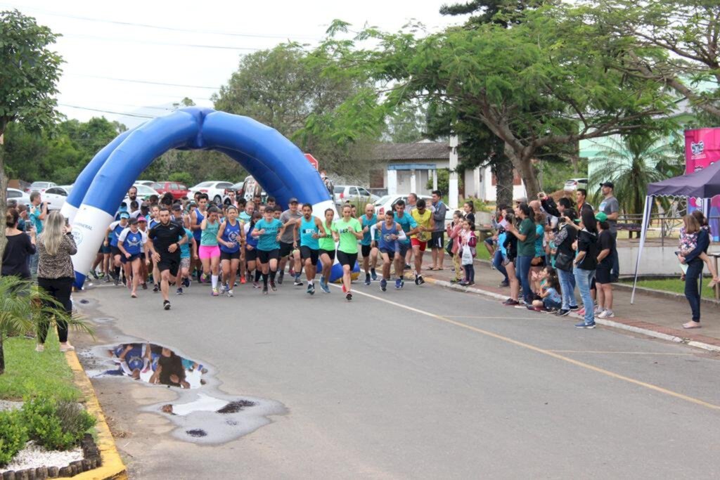 SUCESSO NA 1ª CORRIDA OUTUBRO ROSA & NOVEMBRO AZUL EM SÃO JOÃO DO SUL