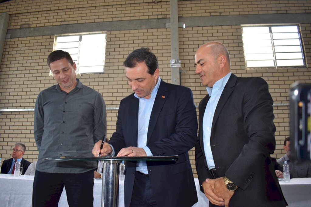 GOVERNADOR MOISÉS LIBERA R$ 4 MILHÕES PARA INICIAR SC-108 EM JACINTO MACHADO