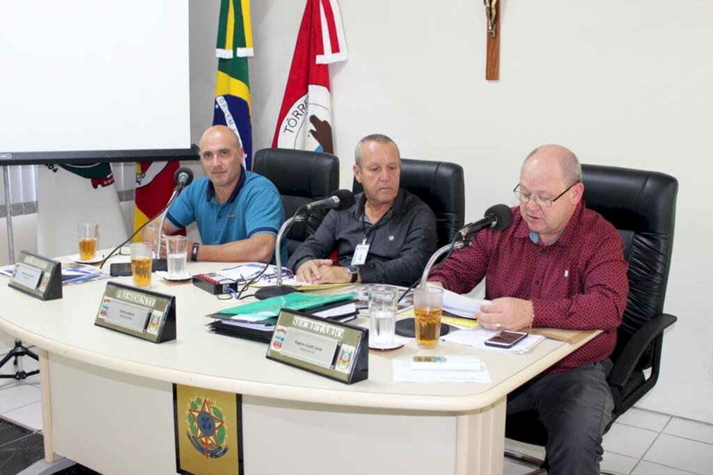 VEREADORES DE TORRES DEBATEM SOBRE OS PEDINTES NAS SINALEIRAS