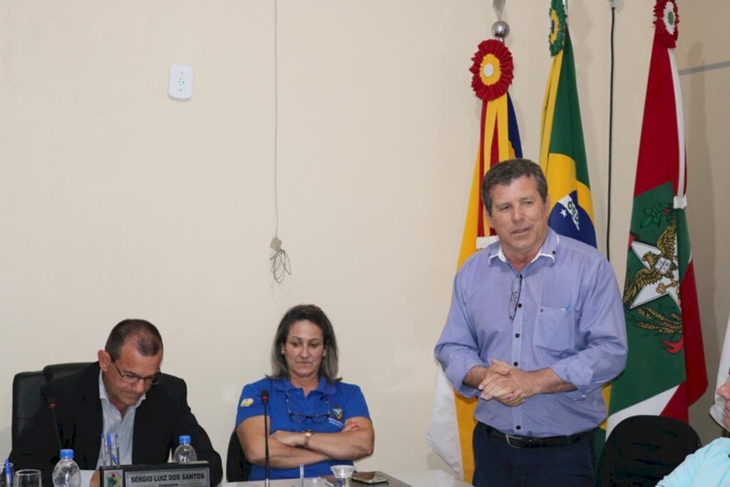 PREFEITO MOACIR TEIXEIRA PASSA  INFORMAÇÕES NA CÂMARA DE VEREADORES