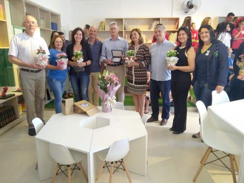 INAUGURADA SALA DE  LEITURA DA EMF ZONA SUL DE TORRES
