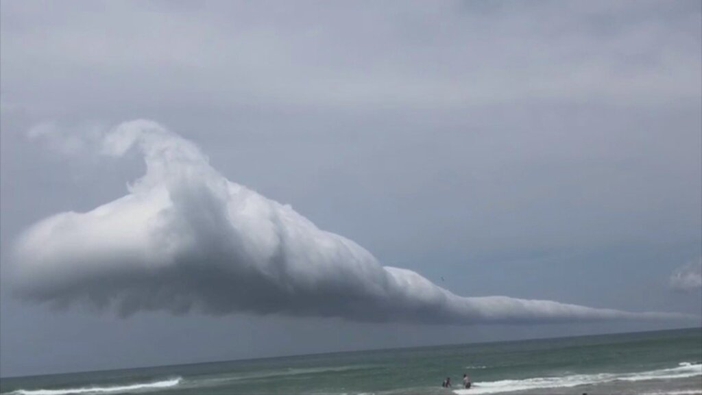 Marcos Machado/ Arquivo Pessoal - Nuvem rolo foi vista na tarde desta quarta-feira (30) em Florianópolis.